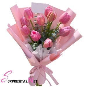 Ramillete de Tulipanes Susurros de Ternura